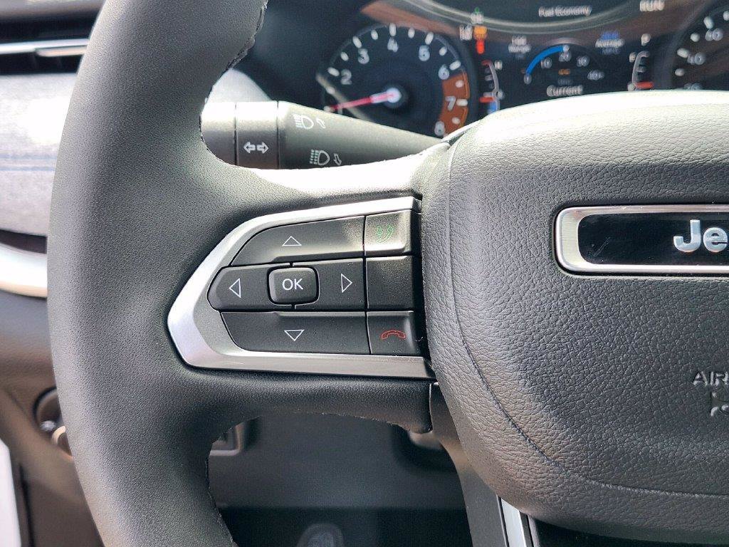 Used 2023 Jeep Compass Latitude AWD/4WD image 27
