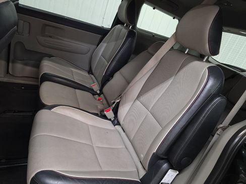 Used 2019 Kia Sedona EX image 24