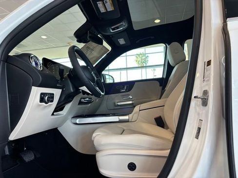 Used 2026 Mercedes-Benz GLB 250 4MATIC image 11