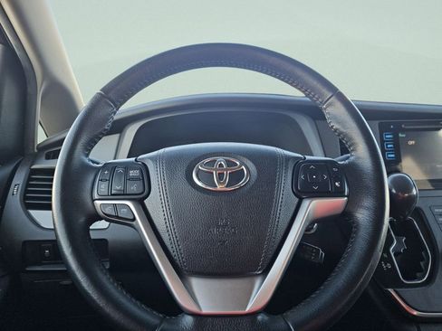 Used 2015 Toyota Sienna SE Premium image 31
