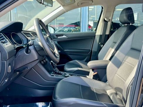 Used 2021 Volkswagen Tiguan SE image 15