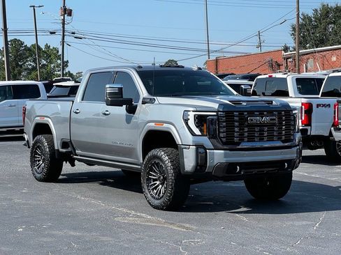 Used 2024 GMC Sierra 2500 Denali Ultimate w/ Max Trailering Package AWD/4WD image 11