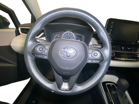 Used 2022 Toyota Corolla LE image 12