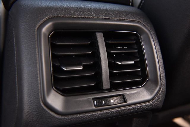New 2027 Volkswagen Taos SE FWD image 22