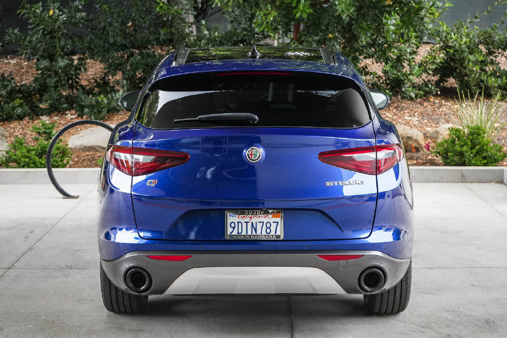 Used 2022 Alfa Romeo Stelvio Ti AWD/4WD image 5