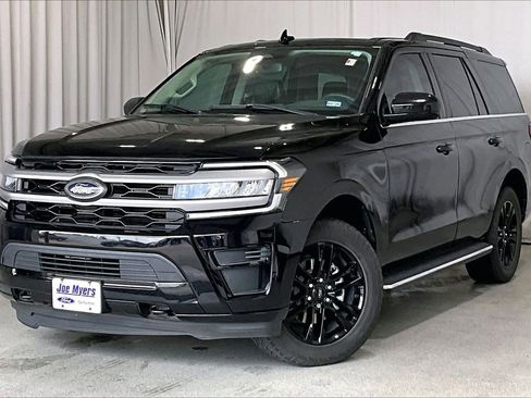 Used 2023 Ford Expedition XLT AWD/4WD image 2