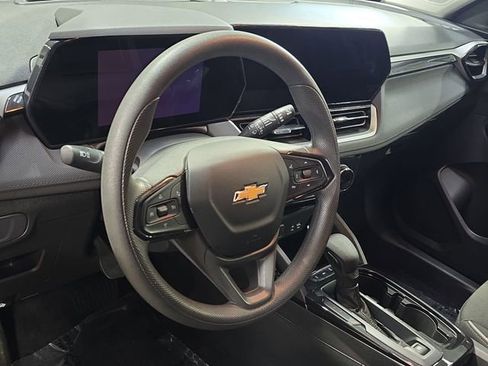 Used 2025 Chevrolet TrailBlazer LT AWD/4WD image 17