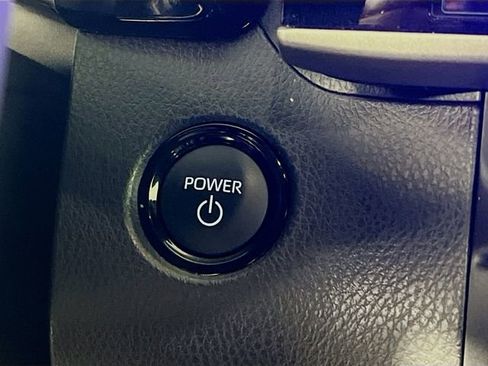 Used 2025 Toyota Camry SE image 18