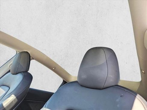 Used 2021 Tesla Model Y Long Range image 9