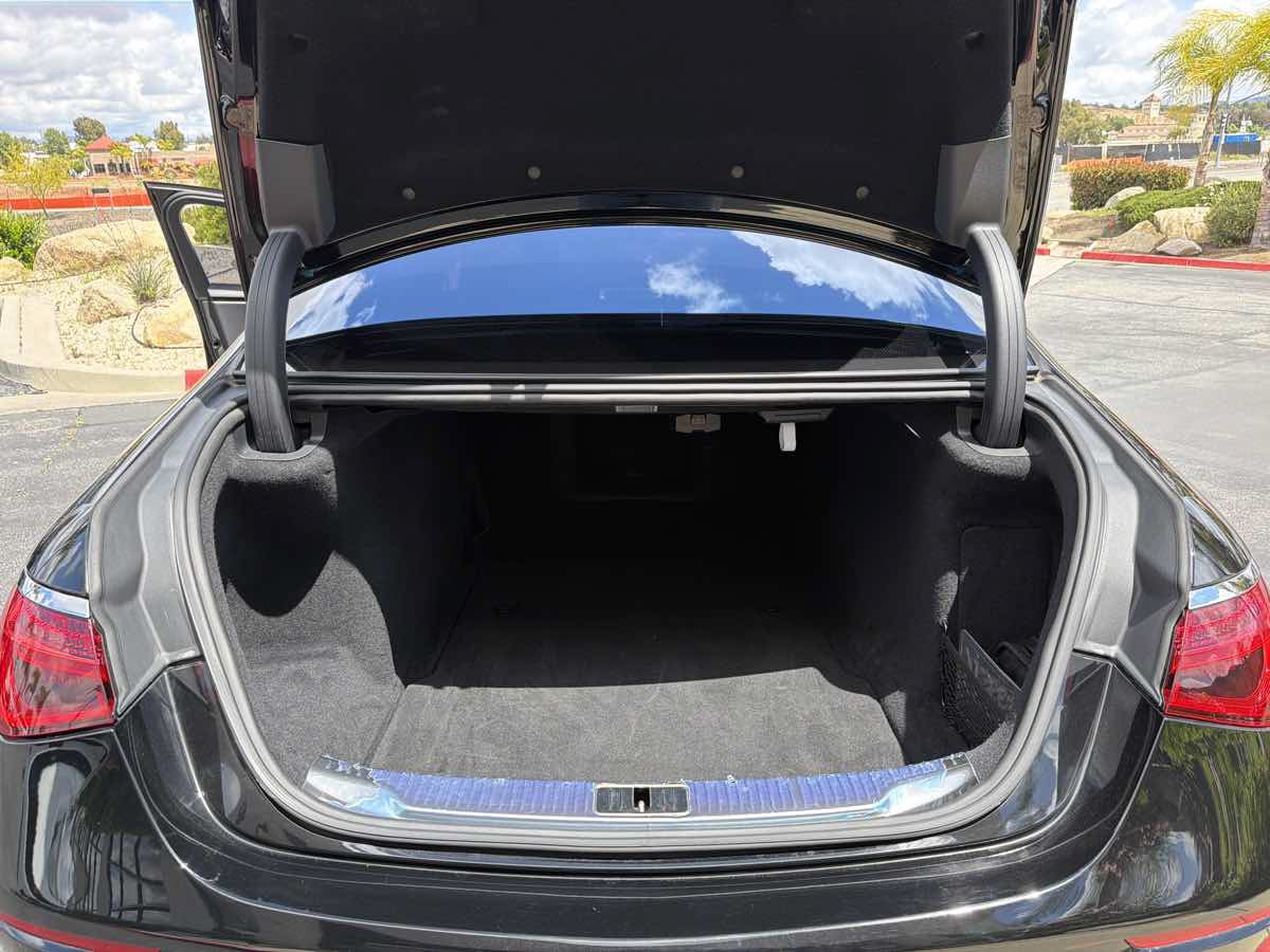 Used 2023 Mercedes-Benz S 500 4MATIC w/ AMG Line image 40