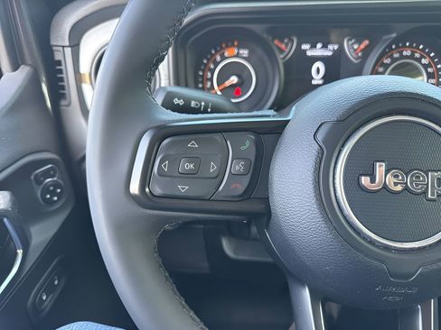 Used 2025 Jeep Wrangler Unlimited Sport AWD/4WD image 13