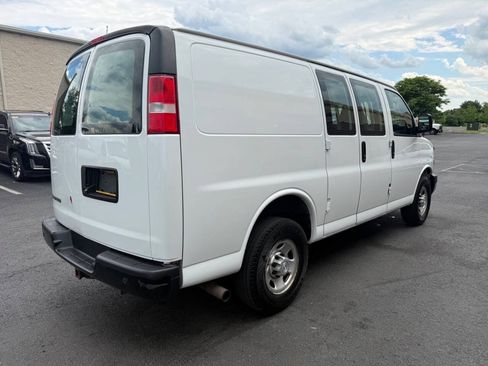 Used 2018 Chevrolet Express 2500 RWD image 11