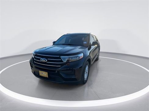 Used 2021 Ford Explorer XLT image 4