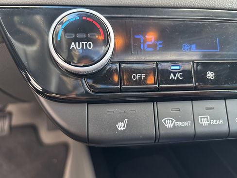 Used 2025 Hyundai Elantra SEL image 15