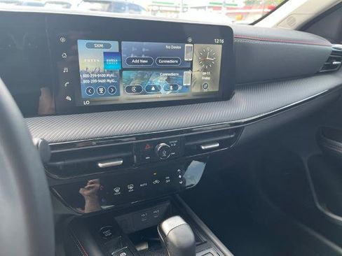 Certified 2025 Nissan Kicks SR FWD image 17