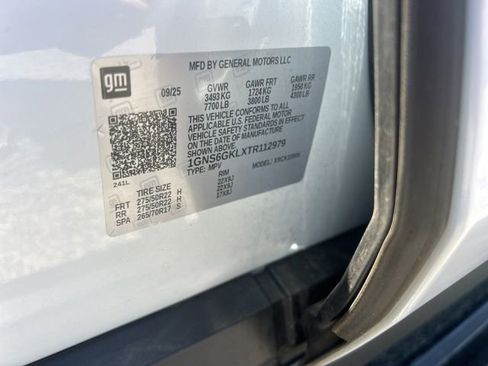 Used 2026 Chevrolet Suburban High Country AWD/4WD image 38