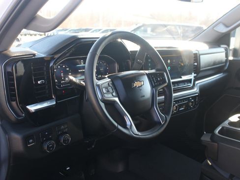 Used 2025 Chevrolet Silverado 2500 LT w/ Convenience Package image 19