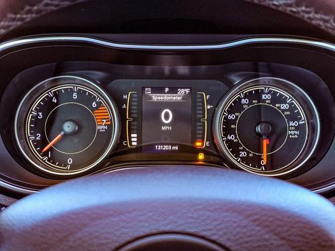 Used 2019 Jeep Cherokee Latitude Plus image 27