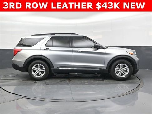 Used 2024 Ford Explorer XLT w/ Equipment Group 202A image 2