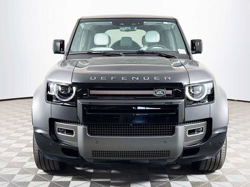 Used 2025 Land Rover Defender 110 V8 AWD/4WD image 2