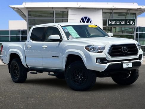Used 2022 Toyota Tacoma SR5 RWD image 2