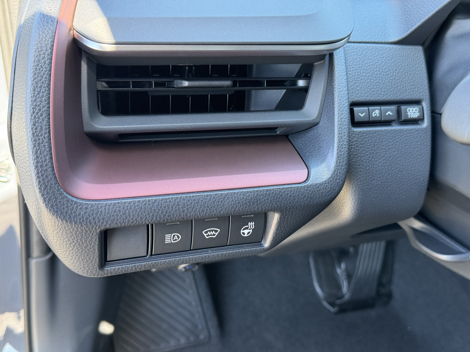New 2027 Toyota Prius Plug-In Hybrid FWD image 17