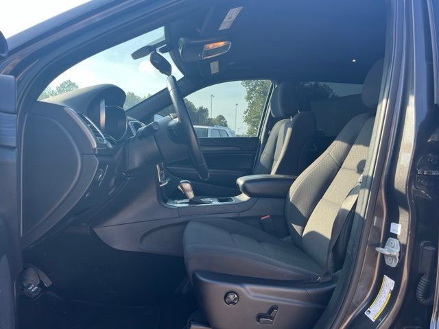 Used 2019 Jeep Grand Cherokee Laredo RWD image 7