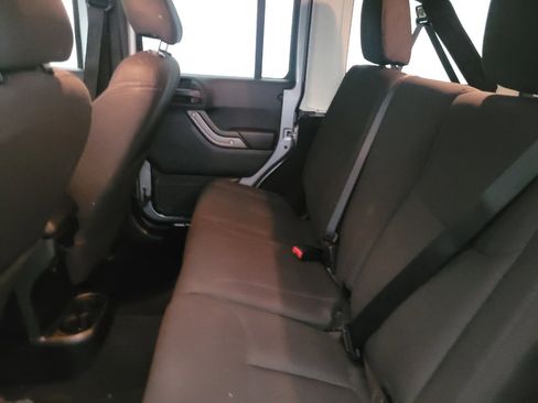 Used 2018 Jeep Wrangler Unlimited Sport S image 18