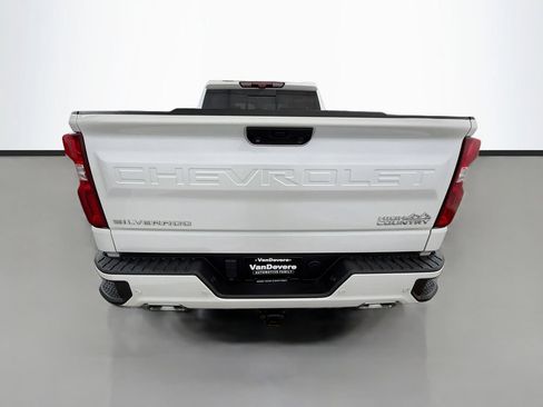 Used 2023 Chevrolet Silverado 1500 High Country w/ High Country Premium Package AWD/4WD image 8