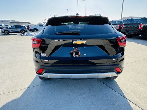 Used 2025 Chevrolet Trax LT w/ LT Convenience Package image 34