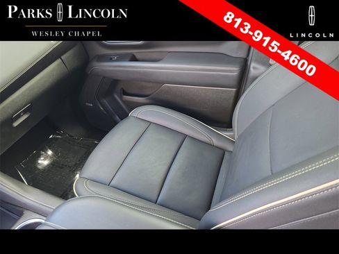 Used 2024 GMC Yukon SLT w/ SLT Luxury Package image 14