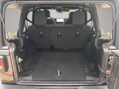Used 2025 Jeep Wrangler Unlimited Sport AWD/4WD image 18