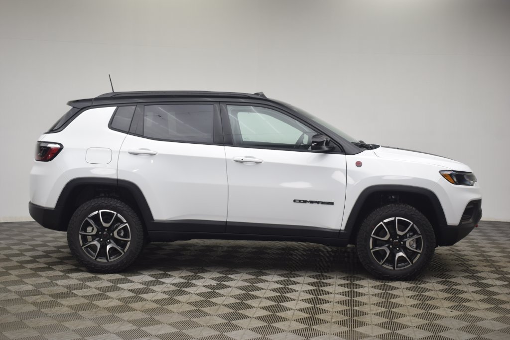 New 2026 Jeep Compass Trailhawk w/ Sun, Sound & Navigation Group AWD/4WD image 3