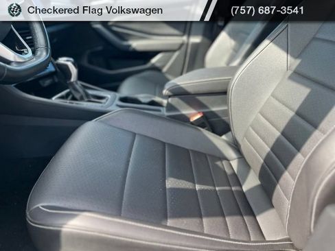 Used 2024 Volkswagen Jetta SE FWD image 22