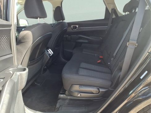 Used 2025 Kia Sorento LX FWD image 13