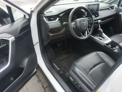 Used 2019 Toyota RAV4 Limited w/ Advanced Technology Package AWD/4WD image 7