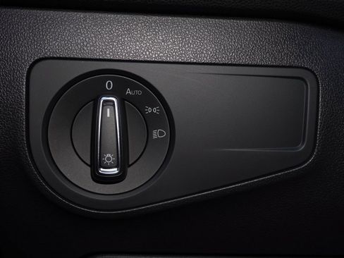 Used 2022 Volkswagen Tiguan SE image 16