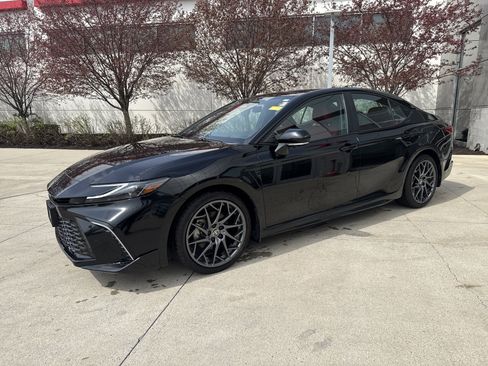 Used 2025 Toyota Camry XSE w/ Premium Plus Package image 3