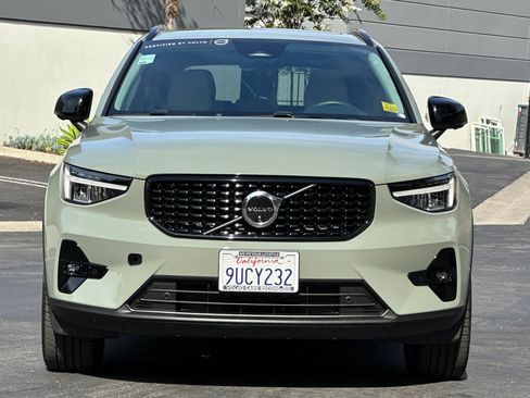 Certified 2025 Volvo XC40 B5 Plus AWD/4WD image 10