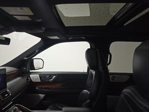 Used 2019 Lincoln Navigator Reserve AWD/4WD image 8