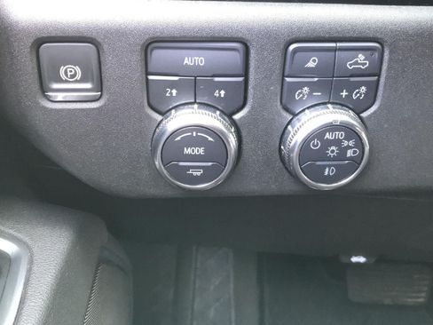 Used 2025 GMC Sierra 1500 SLT AWD/4WD image 19