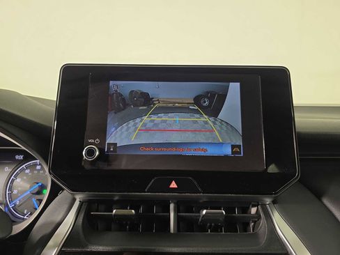 Used 2024 Toyota Venza LE image 14