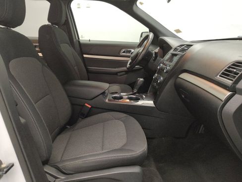 Used 2018 Ford Explorer XLT FWD image 21