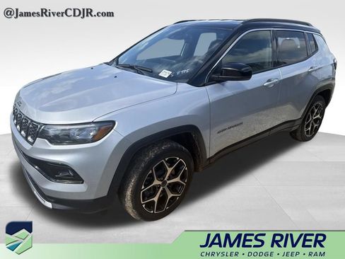 Used 2025 Jeep Compass Limited AWD/4WD image 8