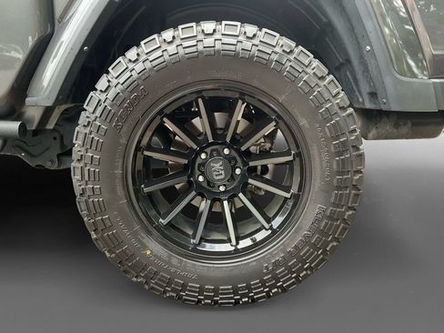 Used 2021 Jeep Gladiator Overland w/ Cold Weather Group AWD/4WD image 8