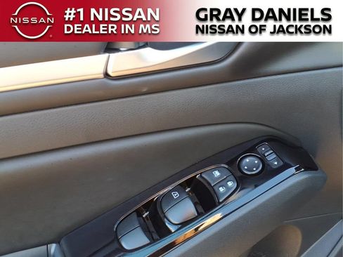 Certified 2025 Nissan Altima 2.5 SR FWD image 11