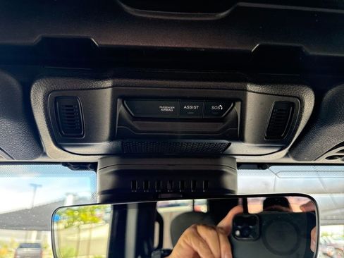 Used 2024 Jeep Gladiator Mojave w/ Technology Group image 24