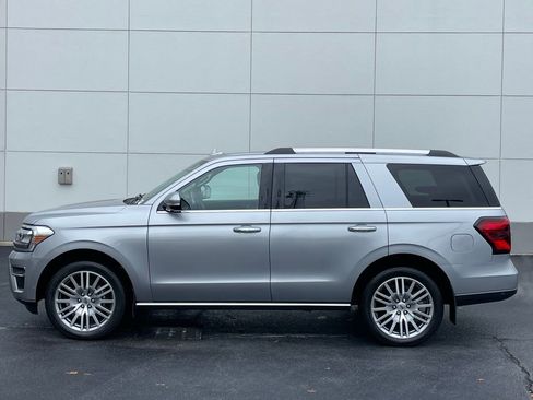 Used 2022 Ford Expedition Limited image 2