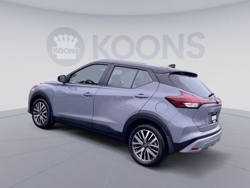 Used 2023 Nissan Kicks SV image 4