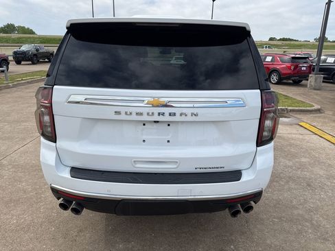 Used 2023 Chevrolet Suburban Premier image 9